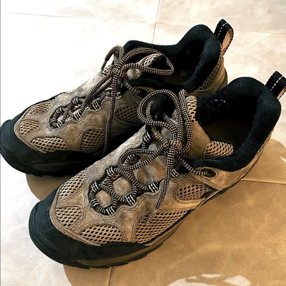 Merrill women’s hiking shoes